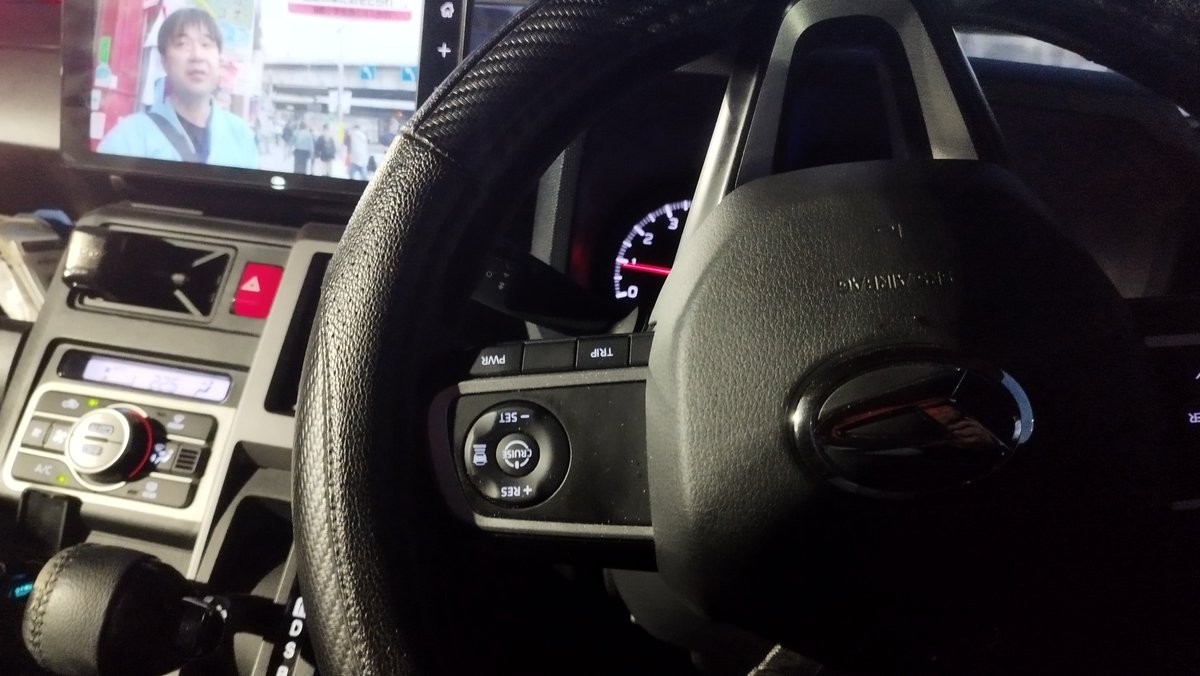 10月も下旬に入りましたが、急に寒くなりすぎ。
ほんの数日前まで半袖出勤＆勤務でしたが、いきなり今日から厚手の長袖になりました。

職場の喫煙所でも風が強すぎて凍えてます。