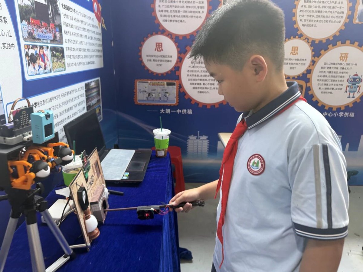 KittenBot1's tweet image. #KittenBot AI Magic Kit is advancing AI Education for children. The action machine learning powered by #CreateAI and #makecode enables the #microbit to offer more engaging and fun ways to play.
-
Know more: kittenbot.cc/products/kitte…