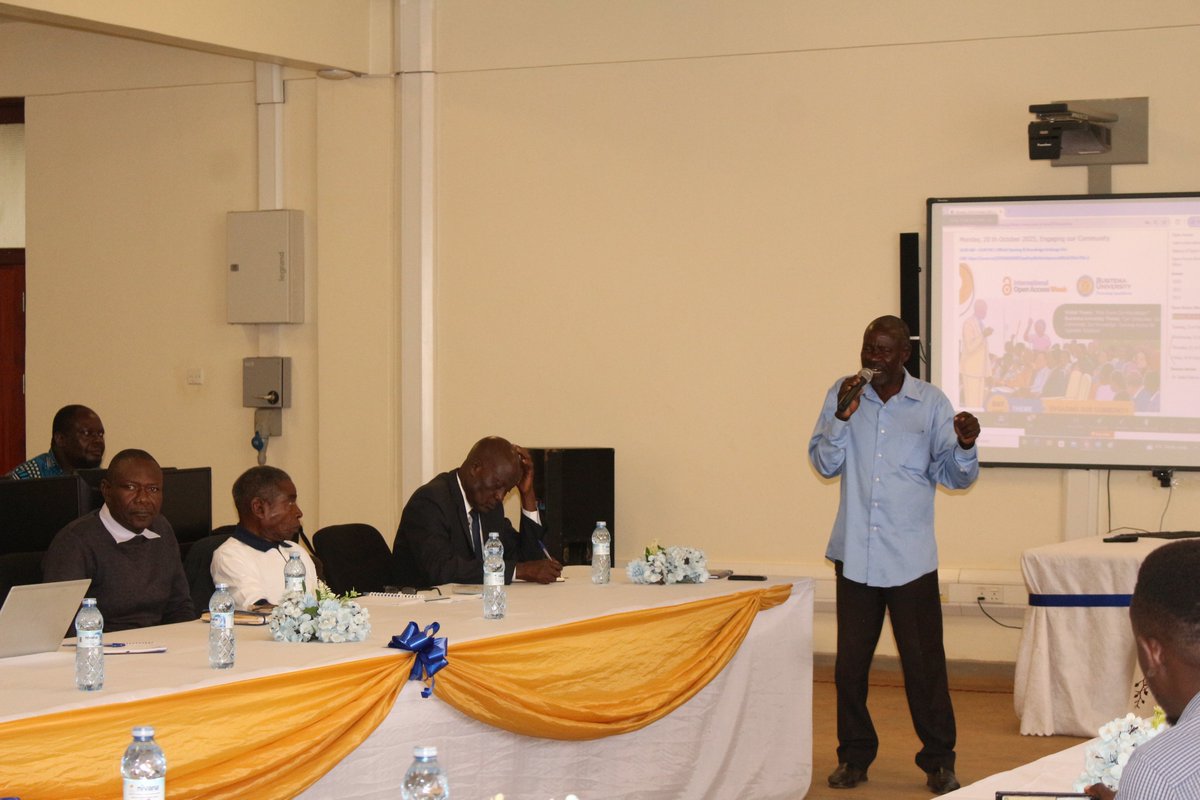 BusitemaUni's tweet image. Farmers presenting on the different projects they have been involved in. These range from; crop and vegetable production, animal husbandry as well as other projects like natural fertilizer production
#Engagingourcommunity
#InternationalOpenAccessWeek