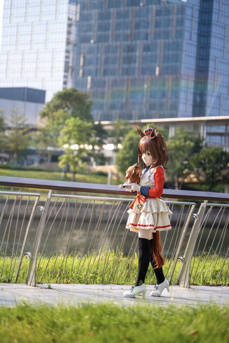 先偷跑一张正片
新头拿到手也是第一时间外拍，希望大家喜欢
大家一定要好好地记住麻酱哦！
非常感谢无形大师顶着三十多度的天气摄摄，拍得真的很好🥹
📷&amp;🪄： <a href="/CecilBessie/">Cecil Bessie</a> 
🎭：<a href="/heyaoheyao/">河妖工房</a>
#kigurumi
#着ぐるみ
#アストンマーチャン
#ウマ娘