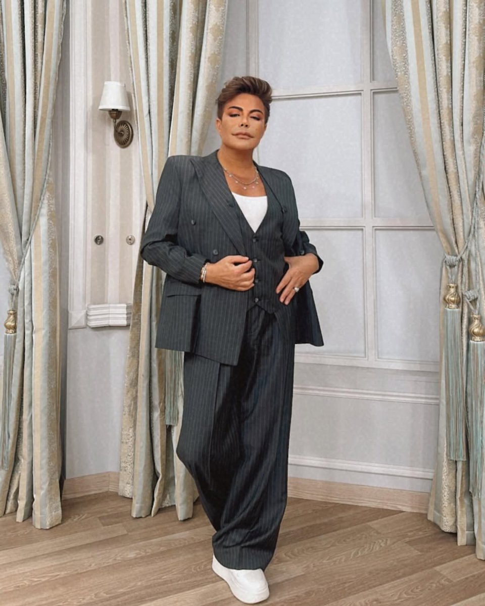 Şarkıcı Fatih Ürek evinde geçirdiği kalp krizi nedeniyle hastaneye kaldırıldı. Tedavisi devam eden Ürek'in menajeri ünlü sanatçının son durumunu canlı yayında açıkladı.

Gel Konuşalım programına mesaj gönderen Ürek'in menajeri Mert Siliv, şarkıcının sağlık durumu hakkında yeni