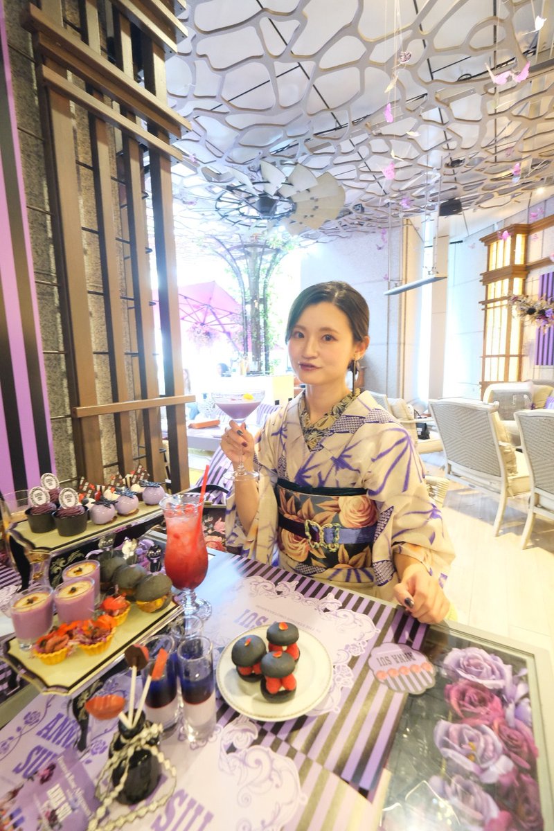 女性の着物掛軸 漢字の詩付き 女性の着物掛軸 漢字の詩付き