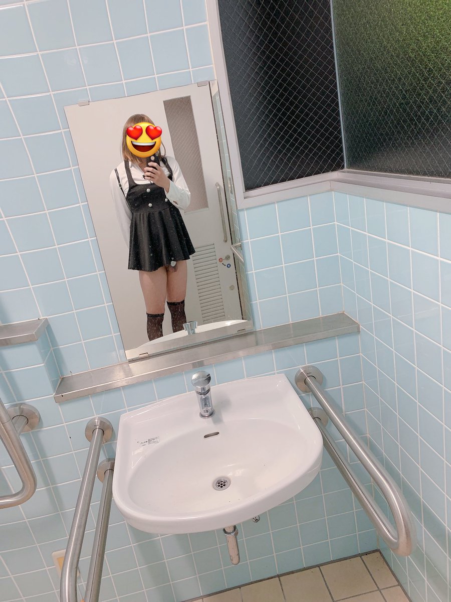 これで外歩くのはさすがにまずい💕
  #おとこの娘 
 #女装露出