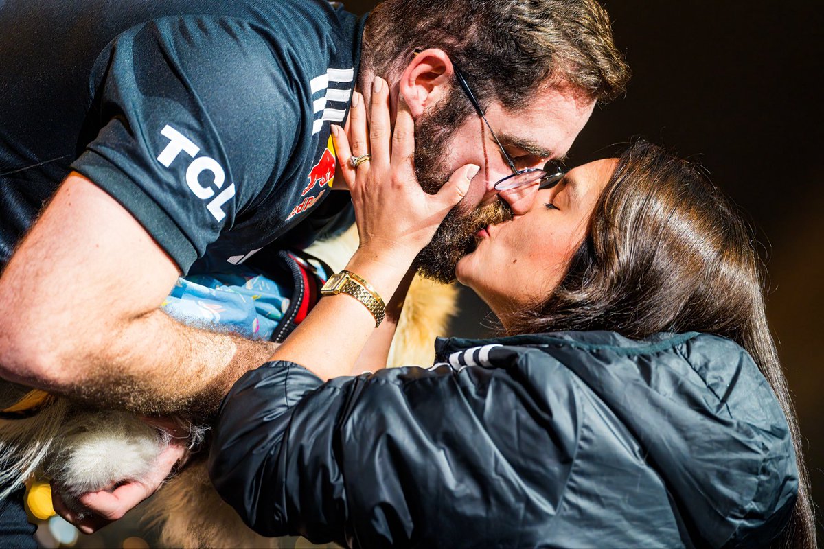 Letícia tweet media