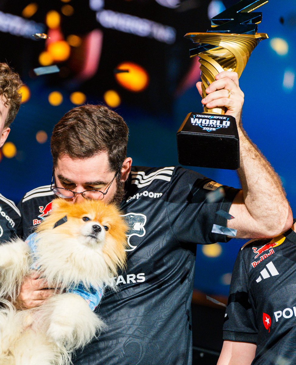 Letícia tweet media