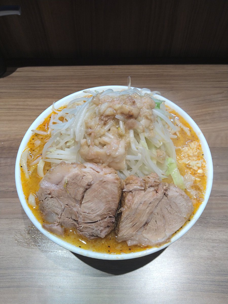 らーめん菊
18:18並びなし👭
店内本日も盛況✨
小つけ味ラーメン塩変更ニンニクヤサイアブラ
店主さんのおすすめ🍜美味かった(｡･ω･)y-ﾟﾟﾟ