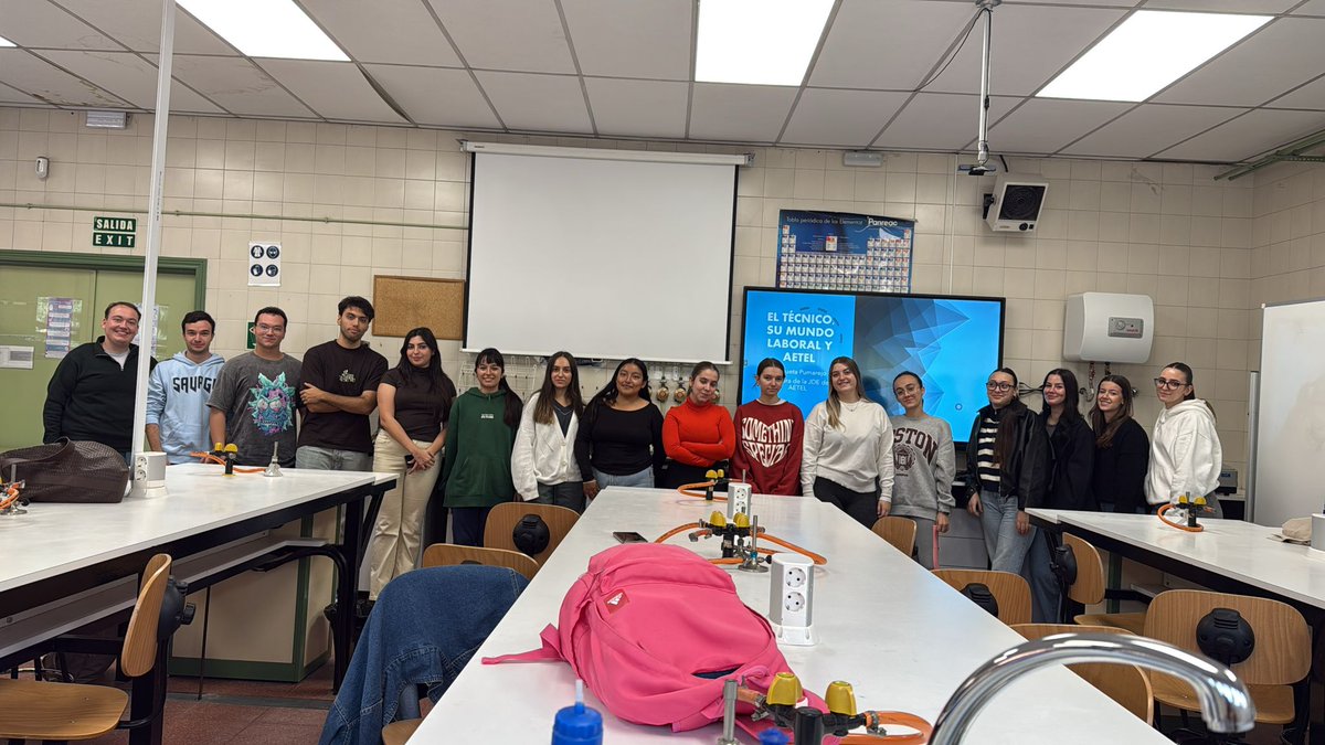 aetel_es's tweet image. 🥼 En Leganés, en el 𝐈𝐄𝐒 𝐒𝐢𝐠𝐥𝐨 𝐗𝐗𝐈, damos charla informativa a alumnos de Laboratorio Clínico y Biomédico.
@iessigloxxileganes
#aeteltuasociacion
#TSS
#laboratorioclinico
#anatomiapatologica