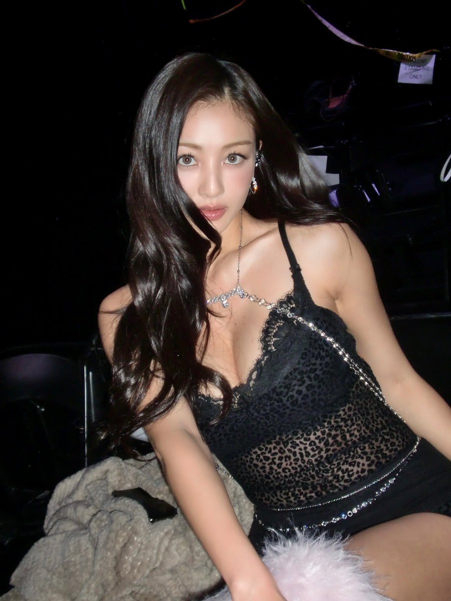 withseungcheols's tweet image. victoria’s secret’s         formula 1’s
model gf                        driver bf