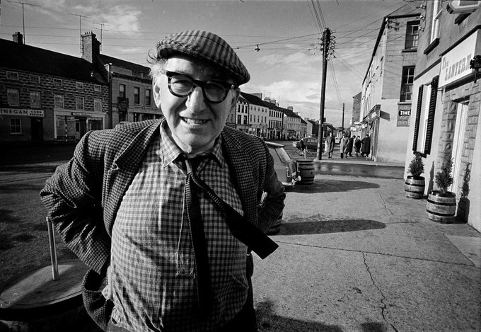 ProfesorJonk's tweet photo. "No estamos solos en nuestra soledad, otros han estado aquí y han conocido penas que creíamos propias".
Patrick Kavanagh.
El mejor poeta de irlandés desde William Butler Yeats.
#Efemeride #PatrickKavanagh #poeta #literatura https://t.co/lLyalzacMy