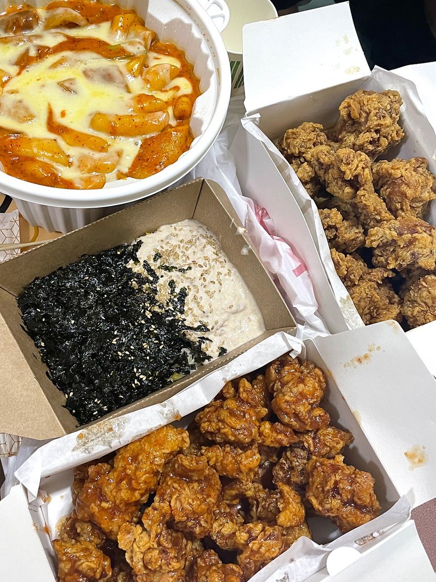 엽떡 수혈 ……… 츄릅 ..