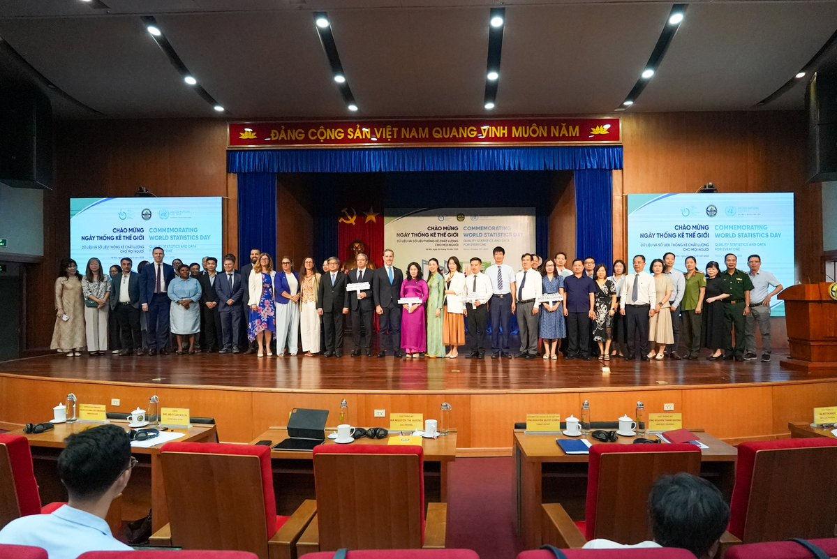 unfpa_vietnam's tweet image. The UN stands ready to deepen partnership with Viet Nam’s NSO to build a data ecosystem for sustainable development—empowering decision-makers and citizens alike. 🌍
Shared by UNFPA Viet Nam Rep. Matt Jackson on #WorldStatisticsDay. #SDGs #DataForDevelopment