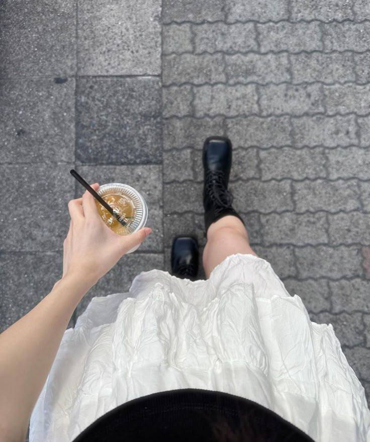 Emily Saunders tweet media