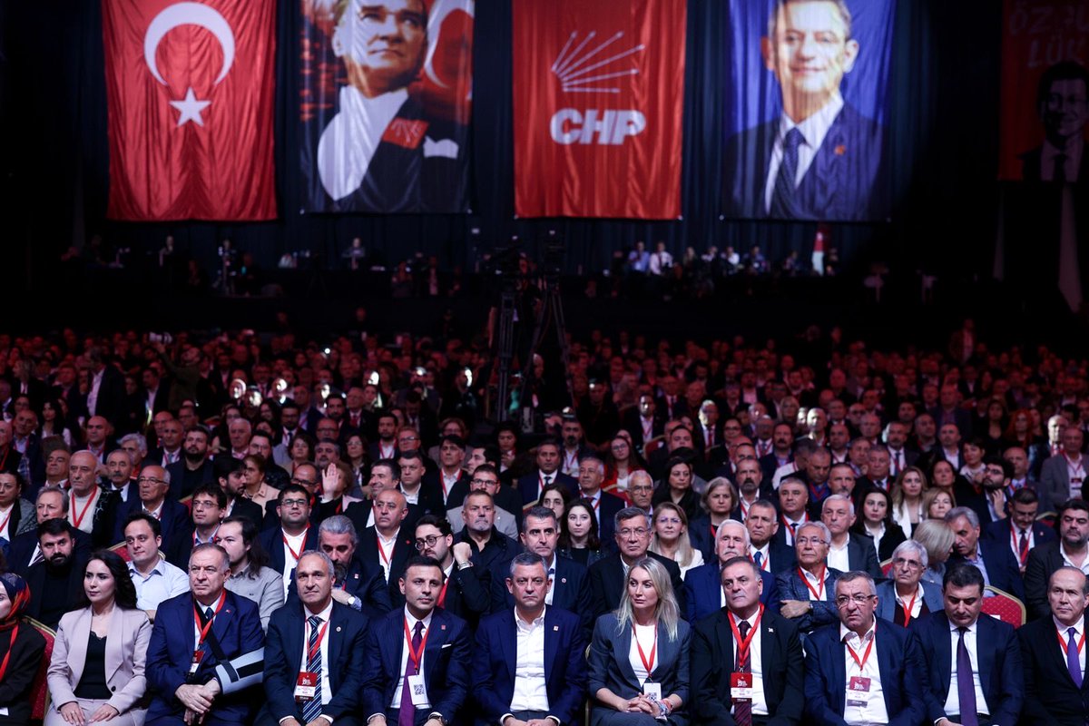 39. Olağan İstanbul İl Kongremizi Genel Başkanımız Sayın Özgür Özel’in katılımıyla gerçekleştirdik. Yeniden İstanbul İl Başkanı seçilen Özgür Çelik’i ve kendisiyle seçilen tüm İstanbullu yol arkadaşlarımızı kutluyorum. Her günü mücadele gerektiren böyle bir dönemin yürekli şehri