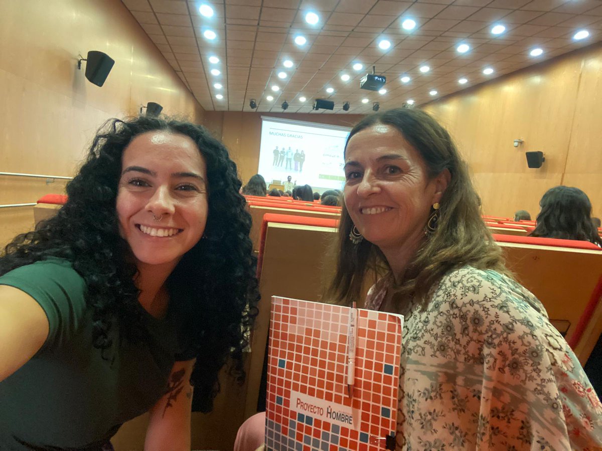 💬 Hace unos días asistimos a la conferencia “¿Adictos a inventar adicciones? Los riesgos de la inflación diagnóstica en la era digital”, un espacio de reflexión sobre cómo la sociedad actual etiqueta y aborda las nuevas conductas adictivas.