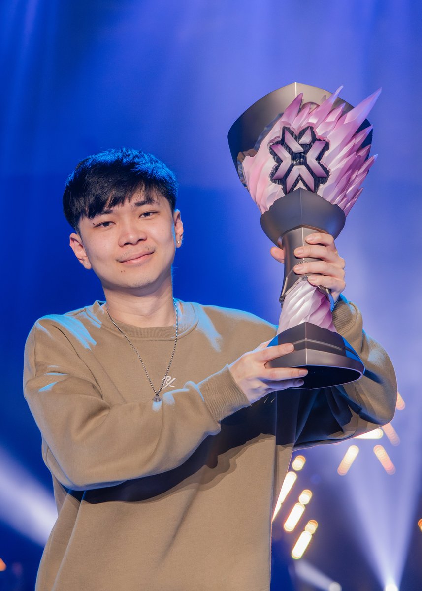 VALO2ASIA's tweet image. [NEWS] 🇮🇩 mindfreak and 🇸🇬 Paper Rex have officially gone their separate ways.

It closes the chapter on a remarkable five-year and eight-month journey that began all the way back with the organization&apos;s very first roster during their CS days.

#VCTPacific