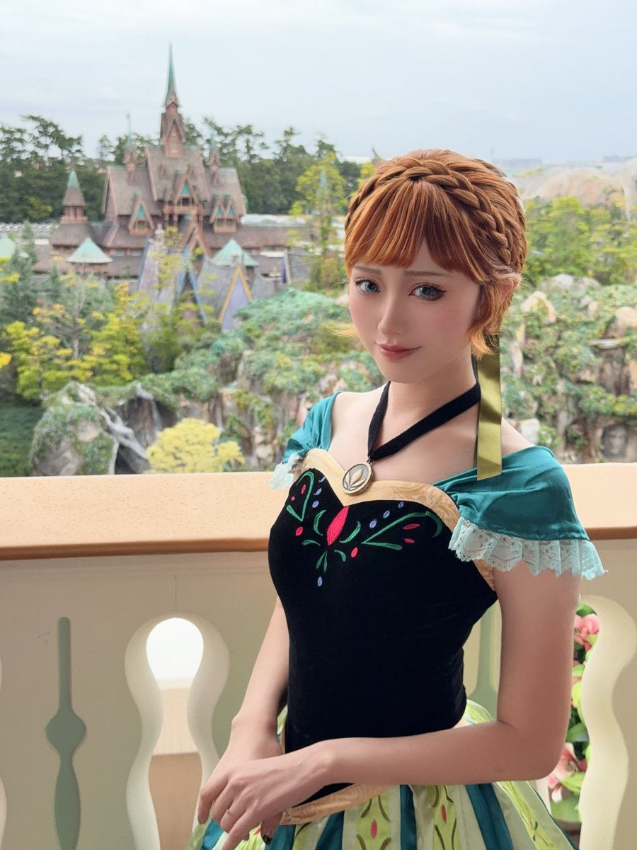 念願のFSに泊まり、戴冠式アナの仮装をする事が出来ました✨
#Dハロ仮装2025