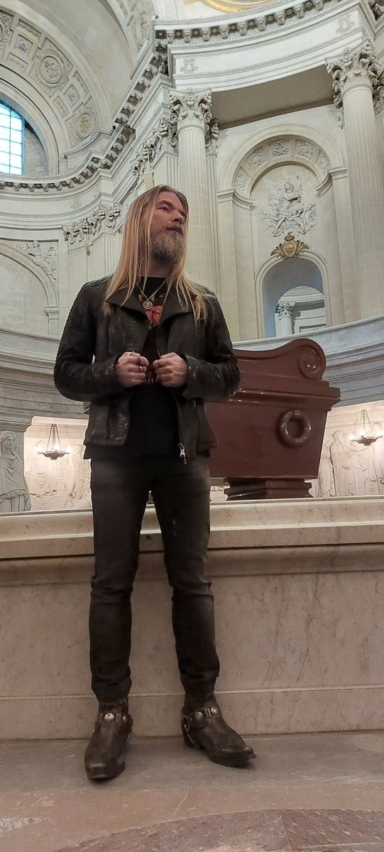 Eric Bureau (@eric_bureau) on Twitter photo Oyez fans de #Napoléon
Il n'a rien volé (à ma connaissance) mais a dédié un titre à l'empereur sur son nouvel album et visité son tombeau
Reportage aux #Invalides avec le leader du groupe metal suédois <a href="/sabaton/">Sabaton</a>
Merci pour ce trip impérial <a href="/garnier_olivier/">Garnier Olivier</a>
Bientôt <a href="/le_Parisien/">Le Parisien</a> Oyez fans de #Napoléon
Il n'a rien volé (à ma connaissance) mais a dédié un titre à l'empereur sur son nouvel album et visité son tombeau
Reportage aux #Invalides avec le leader du groupe metal suédois <a href="/sabaton/">Sabaton</a>
Merci pour ce trip impérial <a href="/garnier_olivier/">Garnier Olivier</a>
Bientôt <a href="/le_Parisien/">Le Parisien</a>