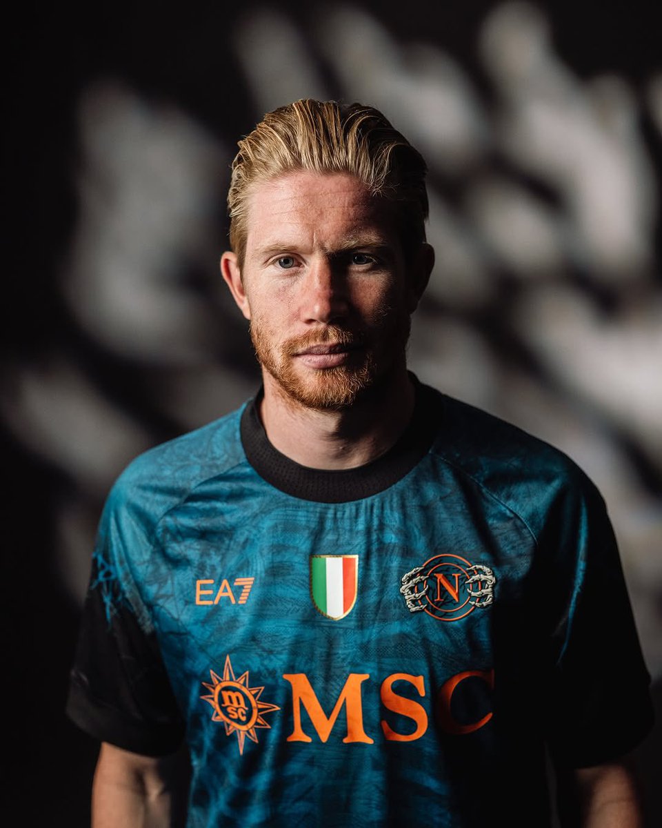TheKitmanUK's tweet image. 🗞️ #Kitnews from Italy as the new 2025-26 @en_sscnapoli Halloween kit made by EA7 was released last week.

📸 thekitman.co.uk/ssc-napoli-202…

Yep I want this! 😍

How many 💀 out of 5 would you rate it?

#TheKitman 👕

#SSCNapoli #Napoli #forzanapolisempre #Halloween