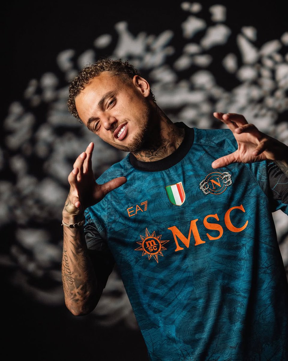 TheKitmanUK's tweet image. 🗞️ #Kitnews from Italy as the new 2025-26 @en_sscnapoli Halloween kit made by EA7 was released last week.

📸 thekitman.co.uk/ssc-napoli-202…

Yep I want this! 😍

How many 💀 out of 5 would you rate it?

#TheKitman 👕

#SSCNapoli #Napoli #forzanapolisempre #Halloween