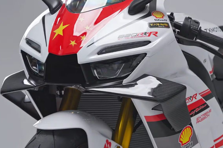 これが来季SSPクラスに参戦を予定しているZX MotoのZX 820RR-RS。直列3