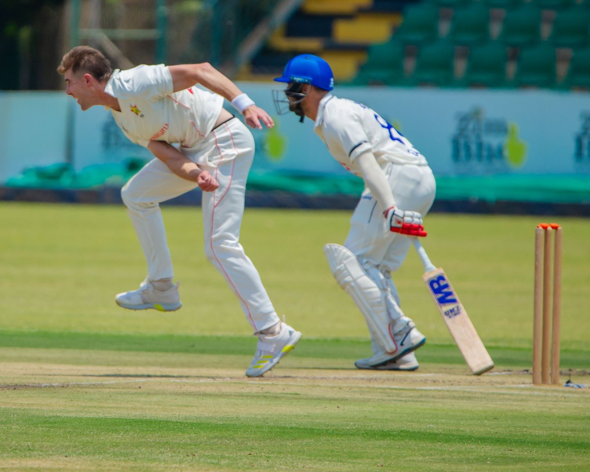 Two wickets in an over for Brad Evans! 🔥

Afghanistan are 102/5 after 23 overs

📝 t.ly/HTNLK

#ZIMvAFG #ExperienceZimbabwe