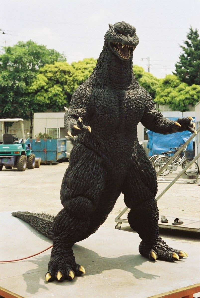 #特撮トリビア #ゴジラFINALWARS
#ゴジラファイナルウォーズ #GFW
#ゴジラ2004 #ファイナルゴジ #GFWゴジ
“#FWゴジ”スーツの体色は黒く､皮膚の
パターンも平成VSシリーズのゴジラの
ものに近いのが特徴である｡