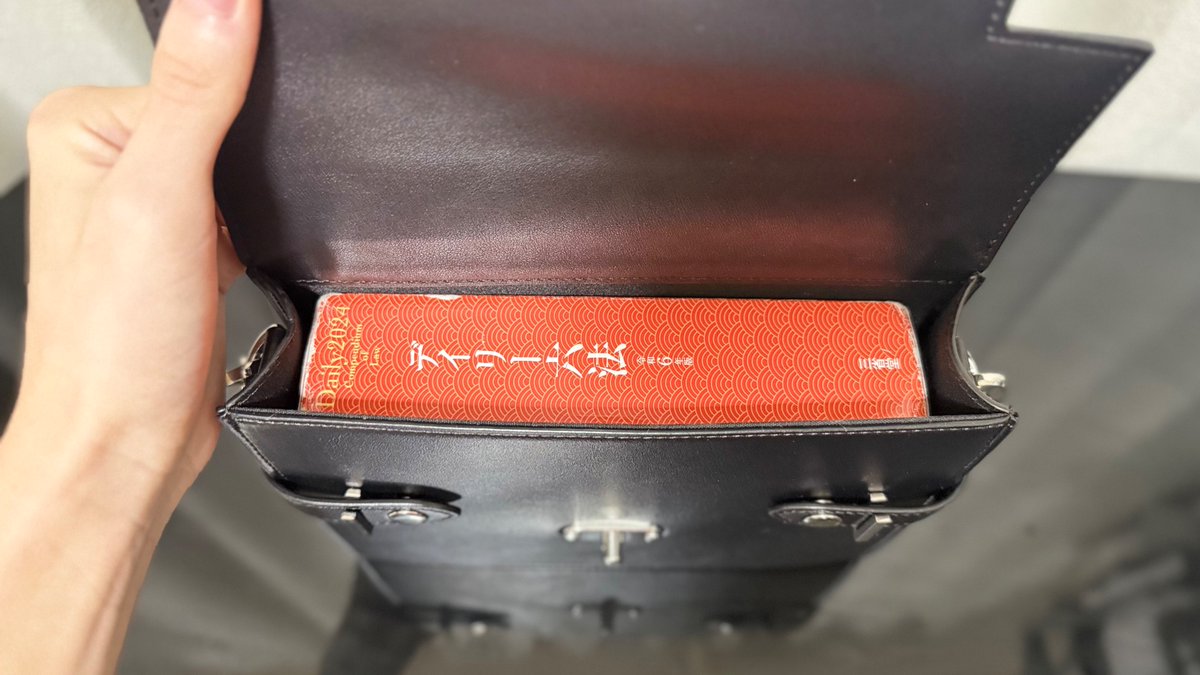 gaihoifu's tweet photo. 新しい六法専用バッグ買えた✌️
#ADRER https://t.co/7zs3WGKkcu