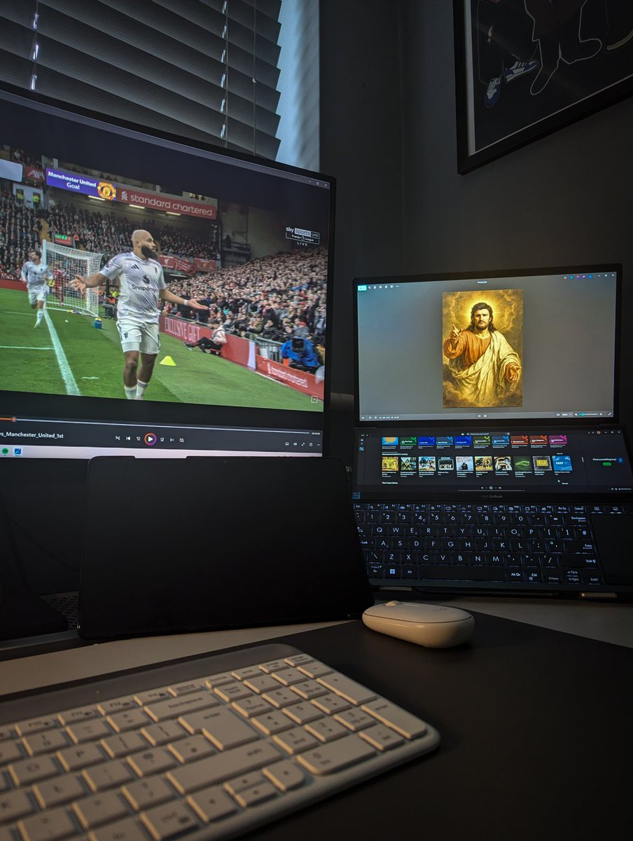 AlternativeMUFC's tweet image. Bear with me, I'm just making a quick comms.