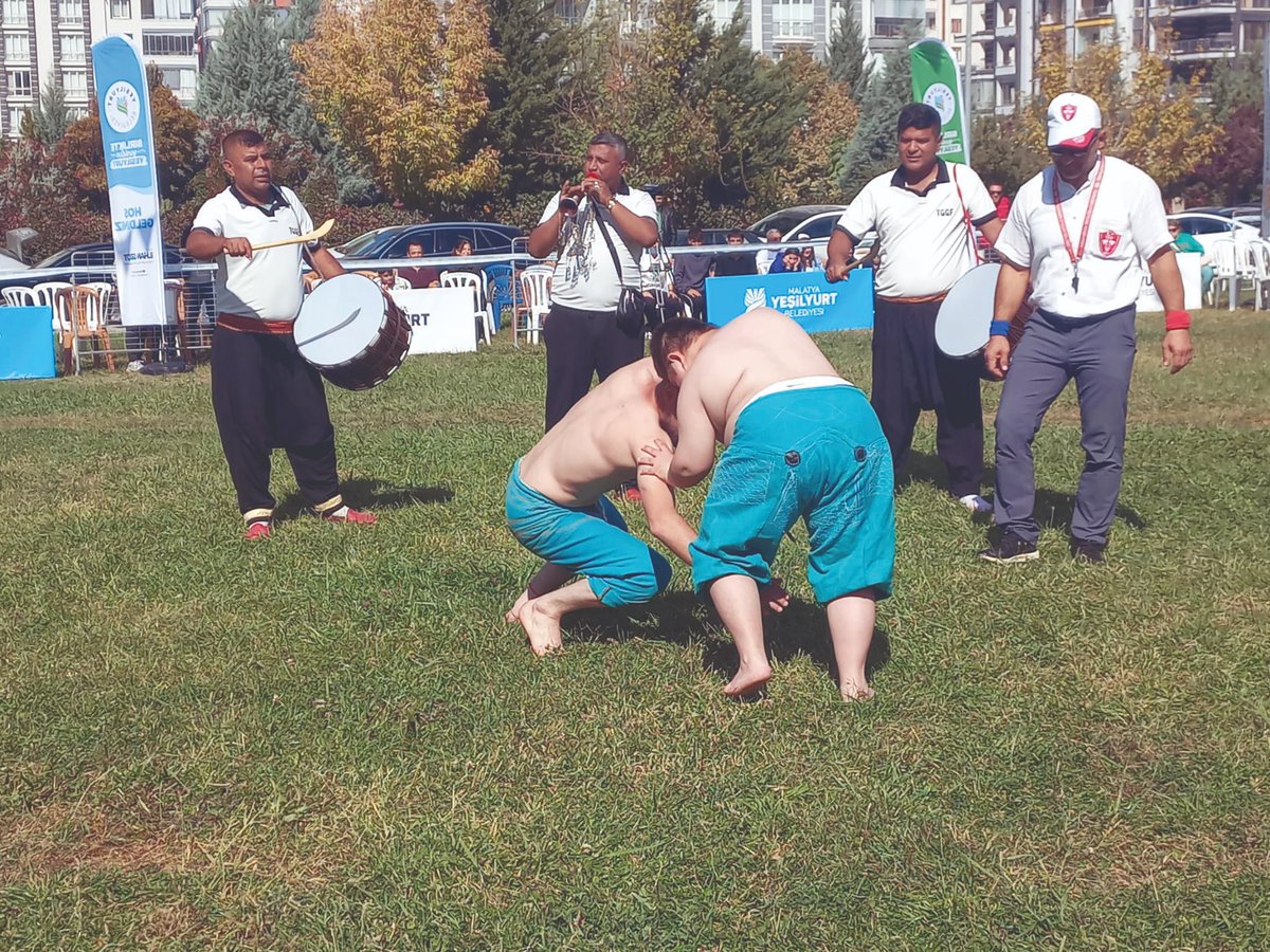 Turgut Özal Karakucak Güreşleri düzenlendi sonmanset.com.tr/haber/turgut-o… 

#Malatya #güreş #malatyahaber #sports