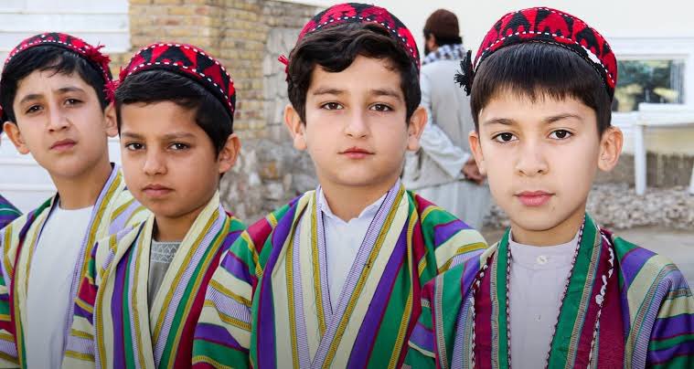 اوزبيکچه تیلی نی ملی کونی قوتلوغ بولسین!

روز ملی زبان اوزبیکی، برای همه هموطنان اوزبیک زبان ما گرامی و خجسته باد.