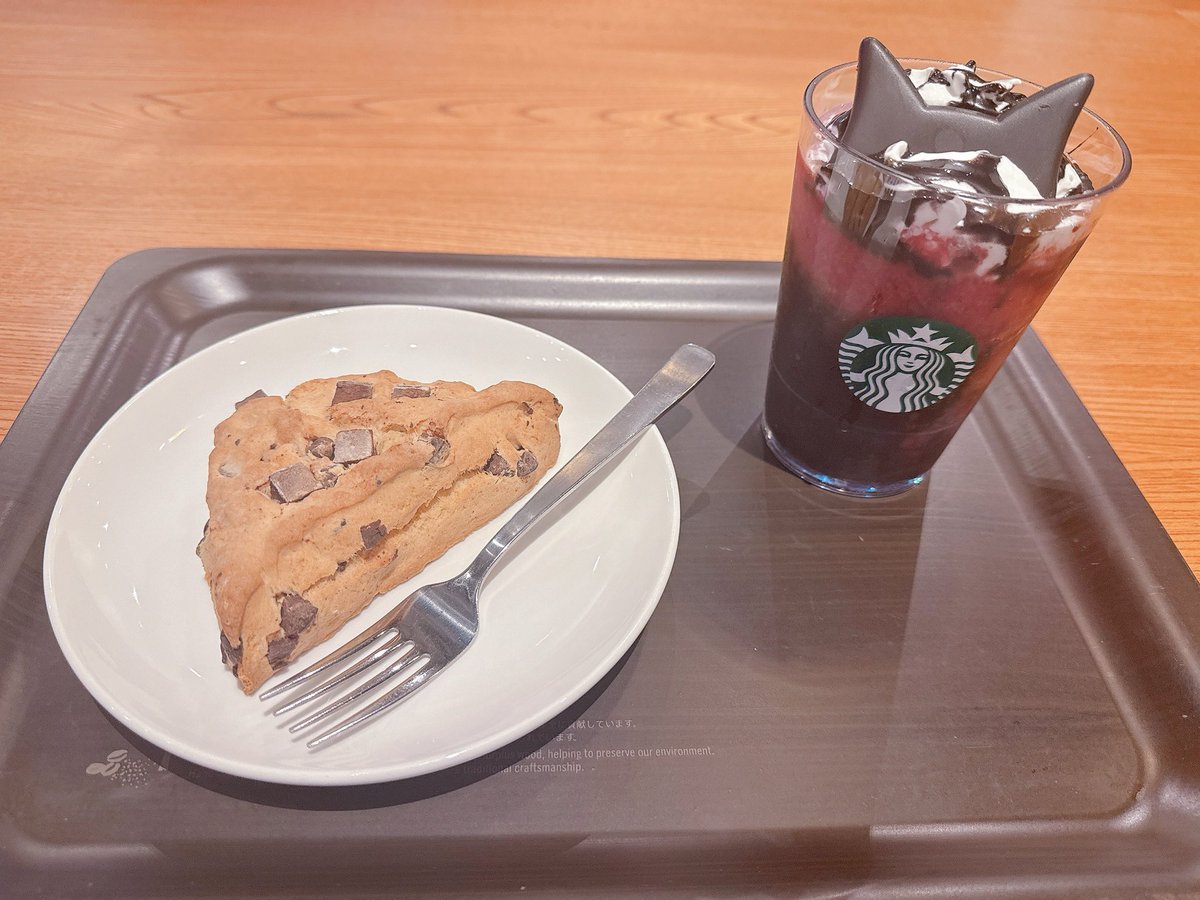 programmer817's tweet image. 黒猫プラペチーノ🐈‍⬛
月1の楽しみ♪

#スタバ #黒猫プラペチーノ