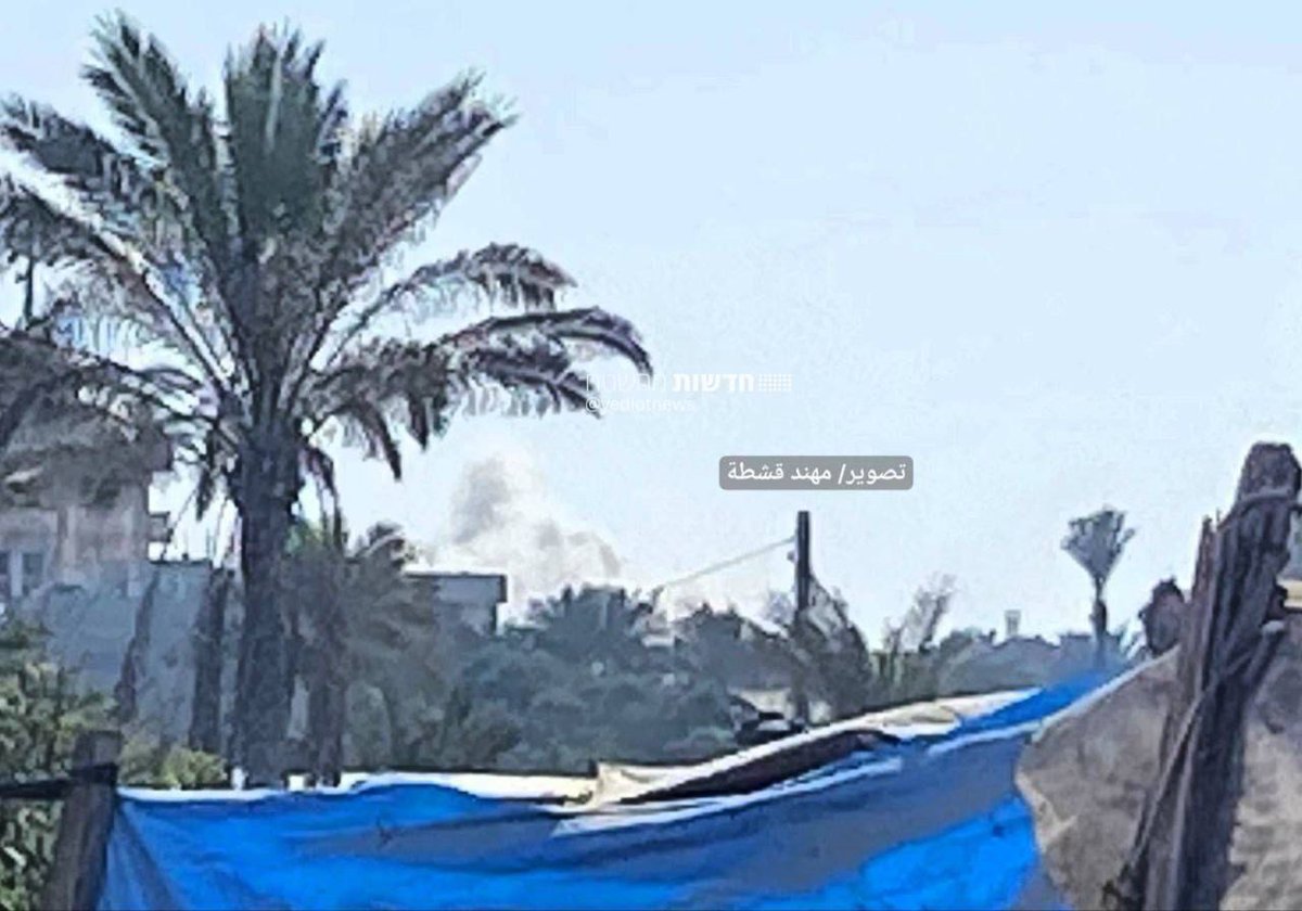 MarioNawfal's tweet image. 🇮🇱🇵🇸 ISRAEL STRIKES GAZA CITIES AS DEATH TOLL CLIMBS DESPITE CEASEFIRE

Explosions reported in Rafah and east of Khan Yunis, with Israeli artillery hitting Deir al-Balah in central Gaza.

Gaza officials say Israel has killed 97 and wounded 230 since the ceasefire began, accusing…