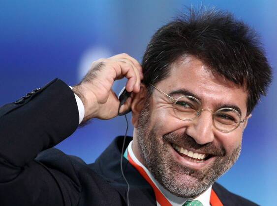 Merkez Bankası’ndaki yolsuzluk skandalı büyüyor.

Eski Bankalararası Kart Merkezi Genel Müdürü Baran Aytaş itirafçı oldu.
-Yerli ve milli çipli kart diyerek soymuşlar
-Singapur’da şirket kurdurup para aktarmışlar
-Boğaziçi TTO’ya hizmet alımı için giden parayı bölüşmüşler