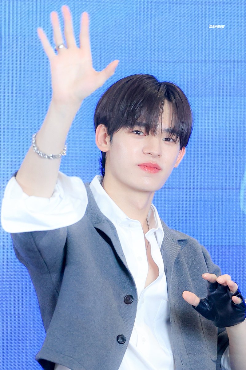 (🐻‍❄️) บ๊ายบายคับ!

#TMCLIVExDEXX_Besideyou 
#DEXXth #Porsuppakarn #POR_DEXX