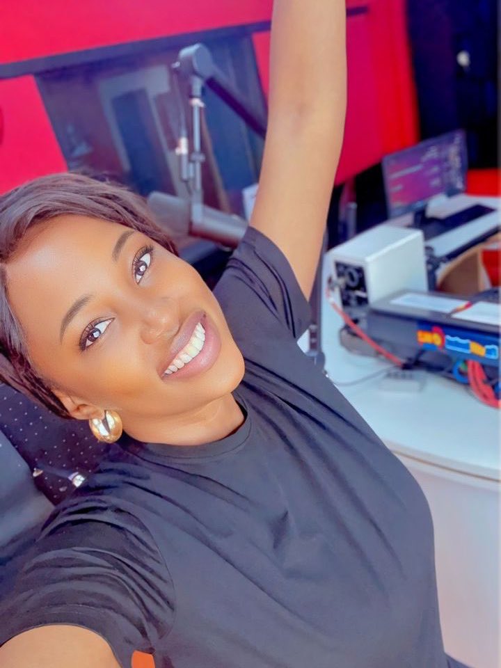 882SanyuFM's tweet image. It’s Lunchtime!, Drop those song requests and let them be played! #Allrequestlunchhour | #SanyuFMLounge with @Korithehost