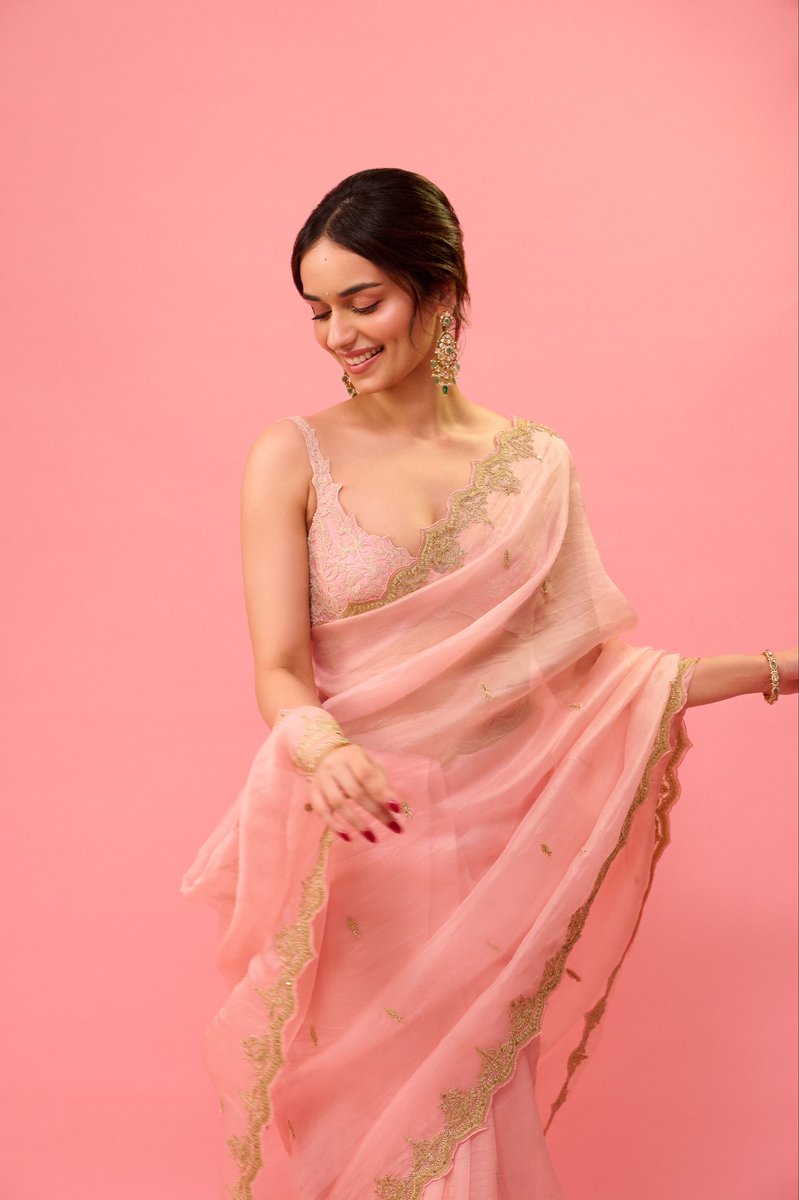 Festivities look better in shades of pink, don’t they? 🌸

#HappyDiwali 🪔