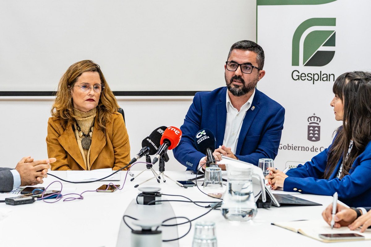 gesplansa's tweet photo. 📈La Oficina Virtual del #RetoDemográfico impulsa un nuevo modelo de cooperación territorial en #Canarias.
📝Más de 240 solicitudes tramitadas confirman el éxito de la plataforma del Gobierno autonómico, gestionada con #Gesplan.
👇
https://t.co/2bBFQ5swkW https://t.co/EPEOnhlnlk