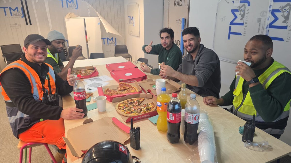 MSK_Services's tweet photo. As part of world mental health day great to see our teams taking time to get together to talk, providing vital support in the workplace.  Look out for one another &amp; ask for help, it can make such a difference.
#MSK #teamtalk #itsgoodtotalk #MentalHealth #makingthedifference https://t.co/wq2SykmBLh