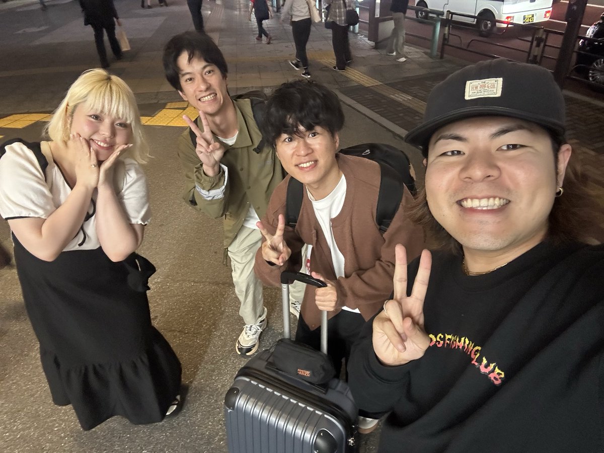 nk_sbbt413's tweet photo. 2回戦終わりました！
ちかえの子ども！！のお二人とお話しできた上にお菓子までいただきました！！
無名の雑魚相手にありがとうございました！！！
めっちゃかわちかったです！！！！ https://t.co/6WhmPLv9eR