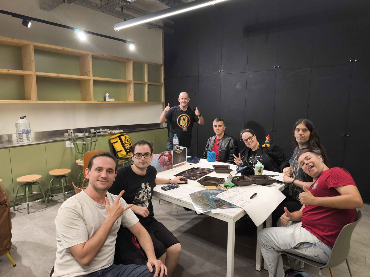 Foto del ENDING de mi 3a partida! Una pena de una sexta jugadora que se tuvo que ir antes de finalizar la partida!
- si correcto, estáis viendo bien 7 jugadores (6 presentes y una que se fue antes) en total! Una fucking locura 🤪