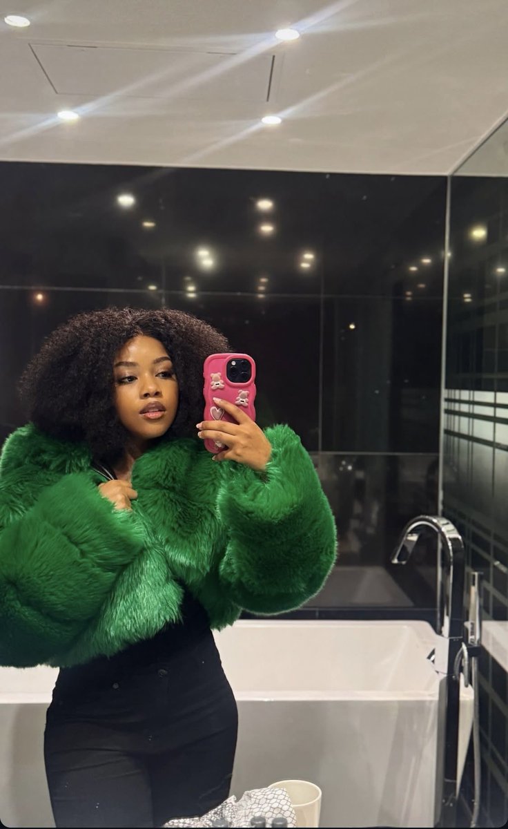 liemataghandler's tweet image. Collaborative Songwriting Camp has started..Liema Pantsi is out there on behalf of #Samro…The first ever African camp 🔥🔥🌸🌸🌸🌸 

#LiemaPantsiXSamro
#LiemaPantsi