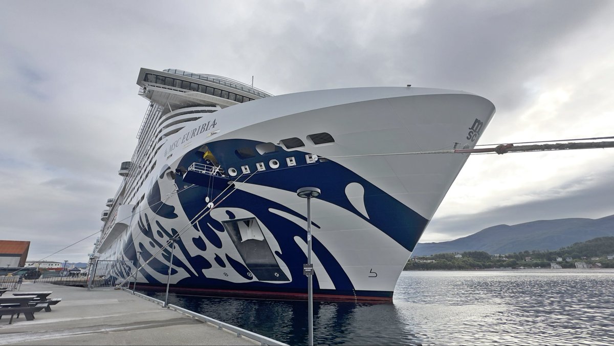 BarcosporCadiz's tweet photo. MSC EURIBIA atracado en el puerto de Alesund
@MSCCrucerosESP
#barcosporcadiz #vessel #vesselship #cruises #cruceros #shipspotting #shipsphotter #ship #buque #barco #buque #onboard #travel #turismo #viajes #departure #msc #msccruceros #msccruises #msceuribia #alesund https://t.co/FyXrByeDNY