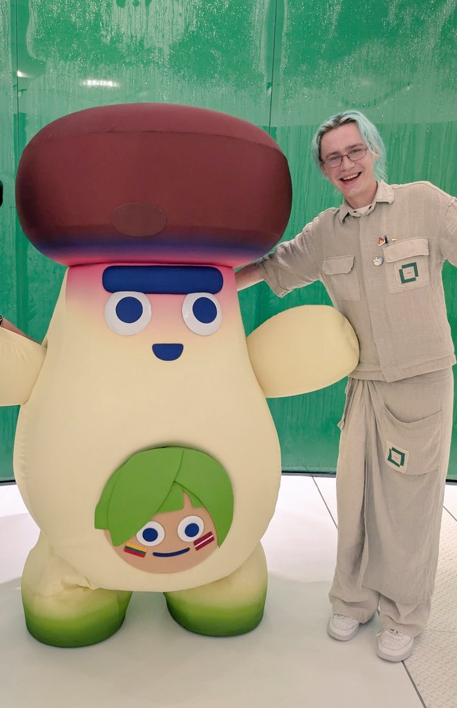 『万博が終わったのだから、あなたが日本にいるのはおかしい。早く母国へ帰りなさい』という声もありますが
、私は滞在許可をいただいてる範囲で日本に滞在し、年内にラトビアへ帰ります。違法な手段で滞在することはありません。ですので、しばらく日本滞在中の様子も発信しますがご理解ください。