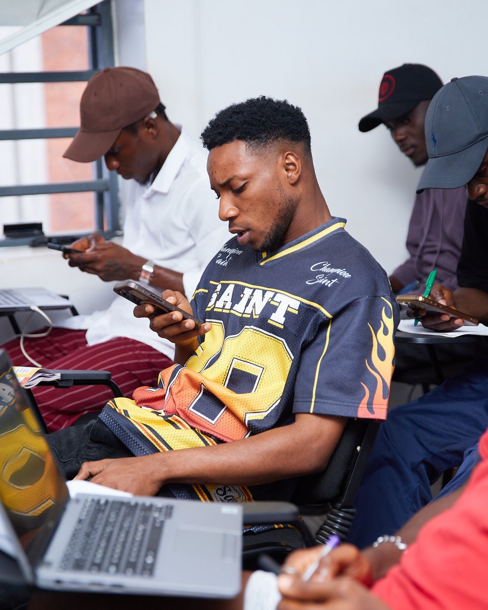 hellocirvee's tweet image. Confidence in every step, purpose in every smile. 
Every learner here is proof that growth begins the moment you decide to start.
Now is your chance to build skills that open doors and shape your future. 🚀💜

👉 DM or call 07047007055 today!

#staycirvee #newweek #techskill