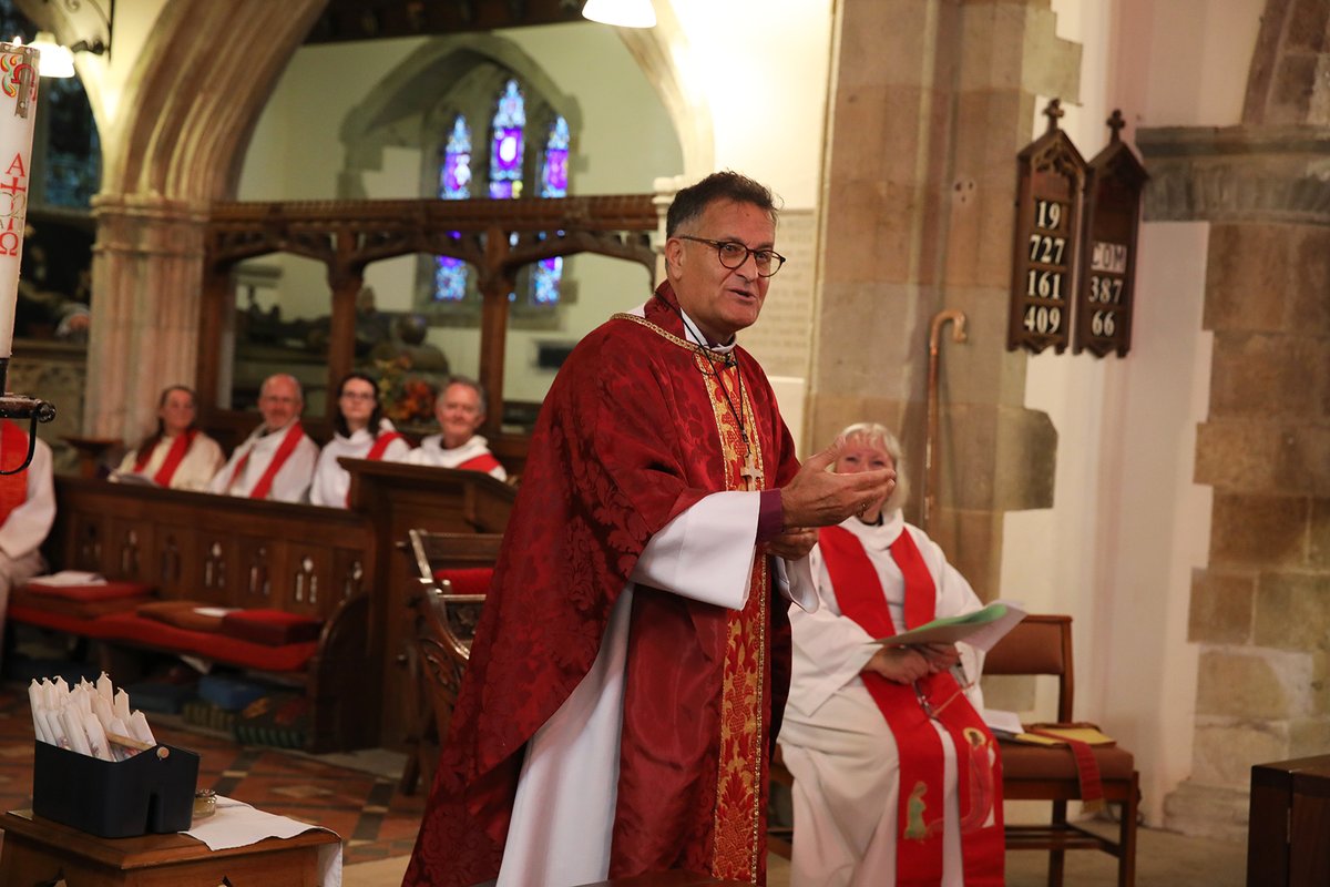 CofEPortsmouth's tweet image. Our bishop @JonathanHFrost was at St Mary's Brading for a #confirmation service with candidates from across the #IsleofWight. He led the service with @karamelykaren67 in this beautiful ancient church. More about confirmation is here: portsmouth.anglican.org/confirmation/