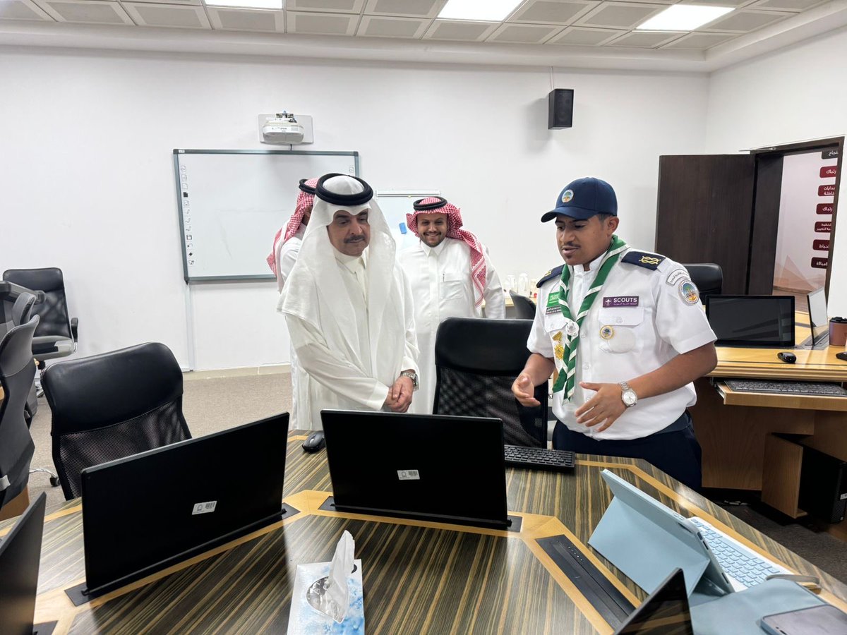 شاركت جوالة #جامعة_الأمير_سطام في المخيم الكشفي العالمي (JOTA-JOTI) عبر الراديو والإنترنت لعام 2025، وهو من أبرز الفعاليات الكشفية العالمية التي تهدف إلى تعزيز التواصل بين الكشافة وتبادل الخبرات باستخدام تقنيات الاتصال الحديثة.