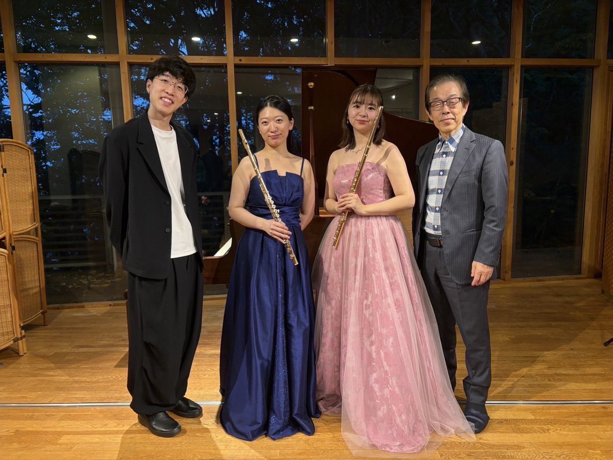 shionpiano's tweet photo. 10/13 Okui Migakuギャラリーコンサート~Trio Concert~

1週間経ってしまいましたが、札幌で演奏も人柄もとっても素敵なフルーティストとのコンサートでした🪈
奥井ギャラリーの空間に響きを重ねながらたくさんのイメージを共有できました✨
お二人ともありがとう😭
次は東京で演奏しようね！！ https://t.co/jqELkhF3DB