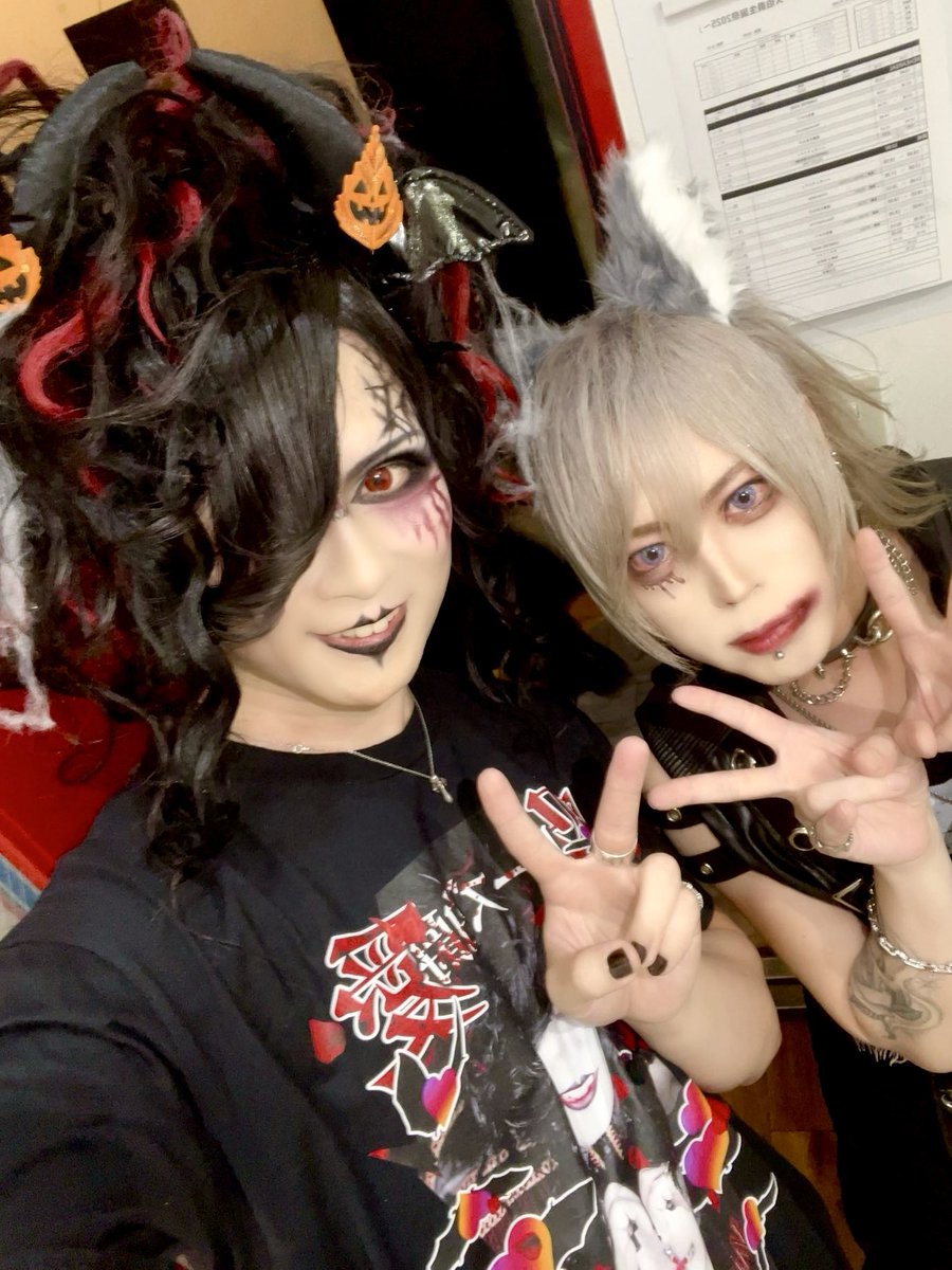 生誕主催に出てくれたシンギュラリティのRune君とJekyll君と☺️
トッパーありがと✨
シンギュラリティちゃんのおかげで今回のイベントのスタートが華やかになったぞいψ(｀∇川)ψ
