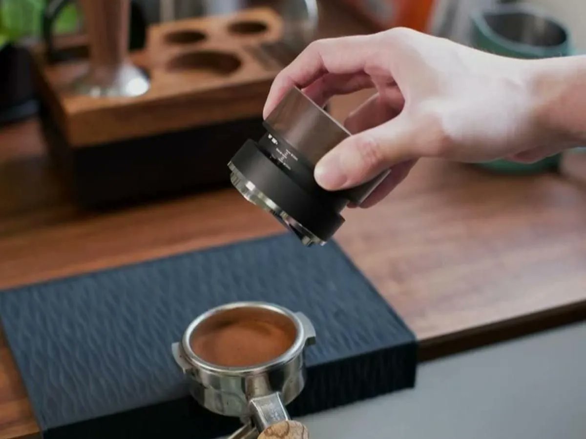 mpcoffeegear's tweet image. #WPM #ディストリビューター #Φ58
#珈琲粉 面に接する箇所は9 面設計となっており #コーヒー 粉を滑らかにし全ての隙間を均一にします
また時計回り,反時計回りのどちらでも使用可能 
#ウッドボディ #エスプレッソ
mpcoffeegear.com/?pid=187564759