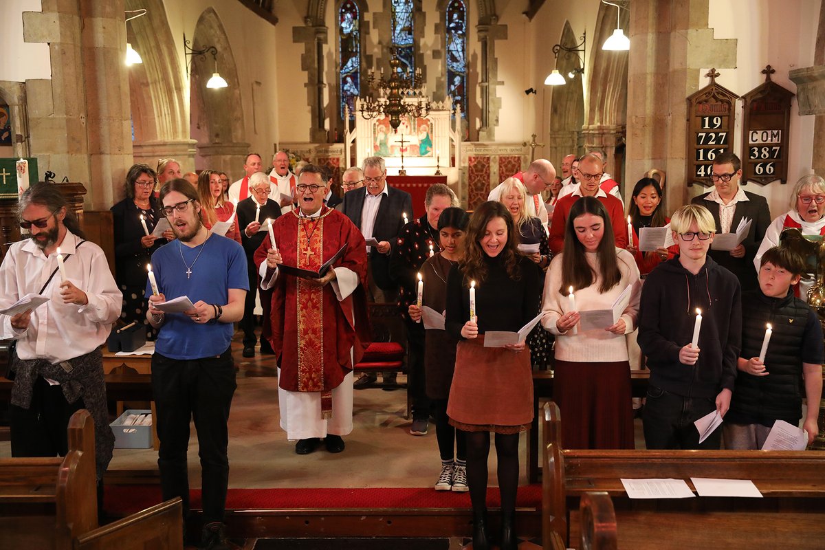CofEPortsmouth's tweet image. Our bishop @JonathanHFrost was at St Mary's Brading for a #confirmation service with candidates from across the #IsleofWight. He led the service with @karamelykaren67 in this beautiful ancient church. More about confirmation is here: portsmouth.anglican.org/confirmation/